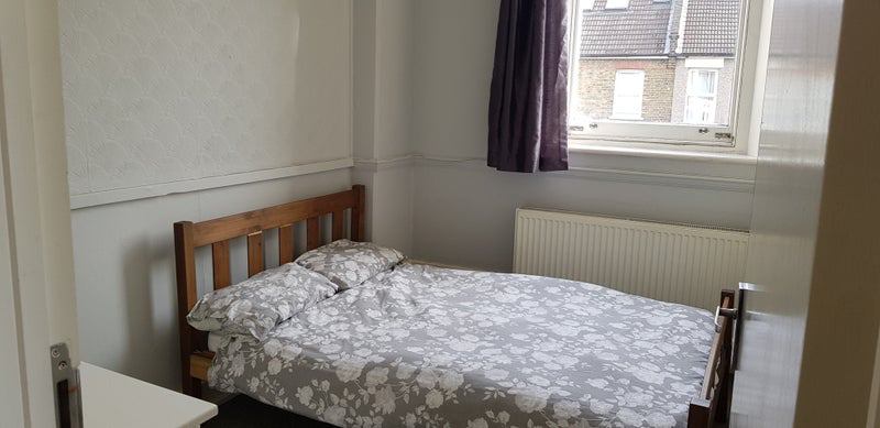 Room Grove Green Road in Greater London