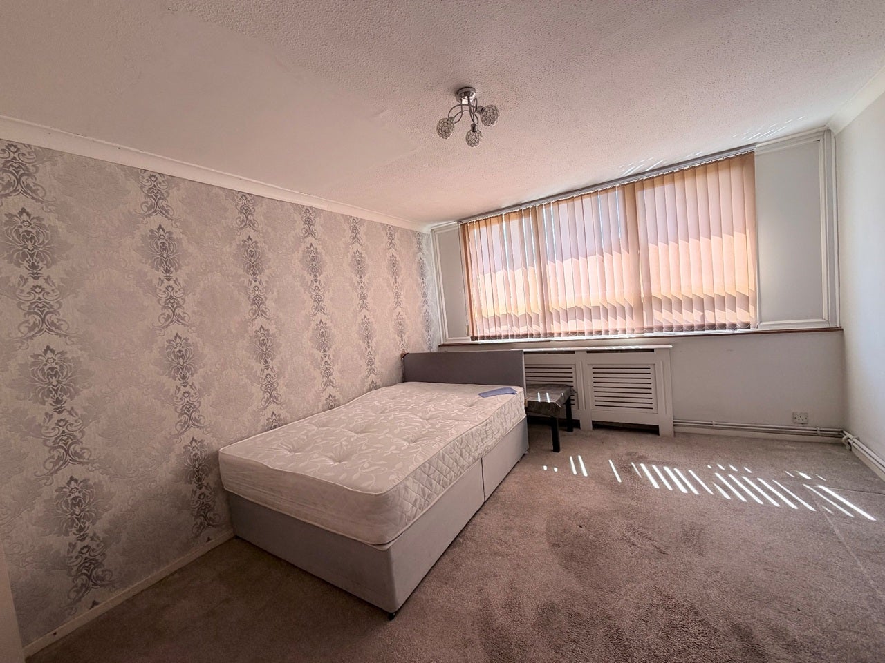 Room Tawney Road in Greater London