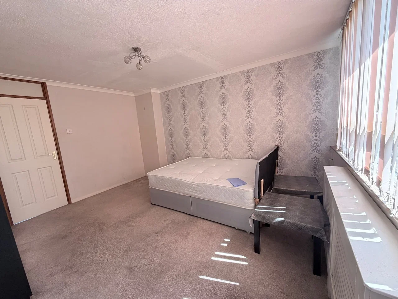 Room Tawney Road in Greater London