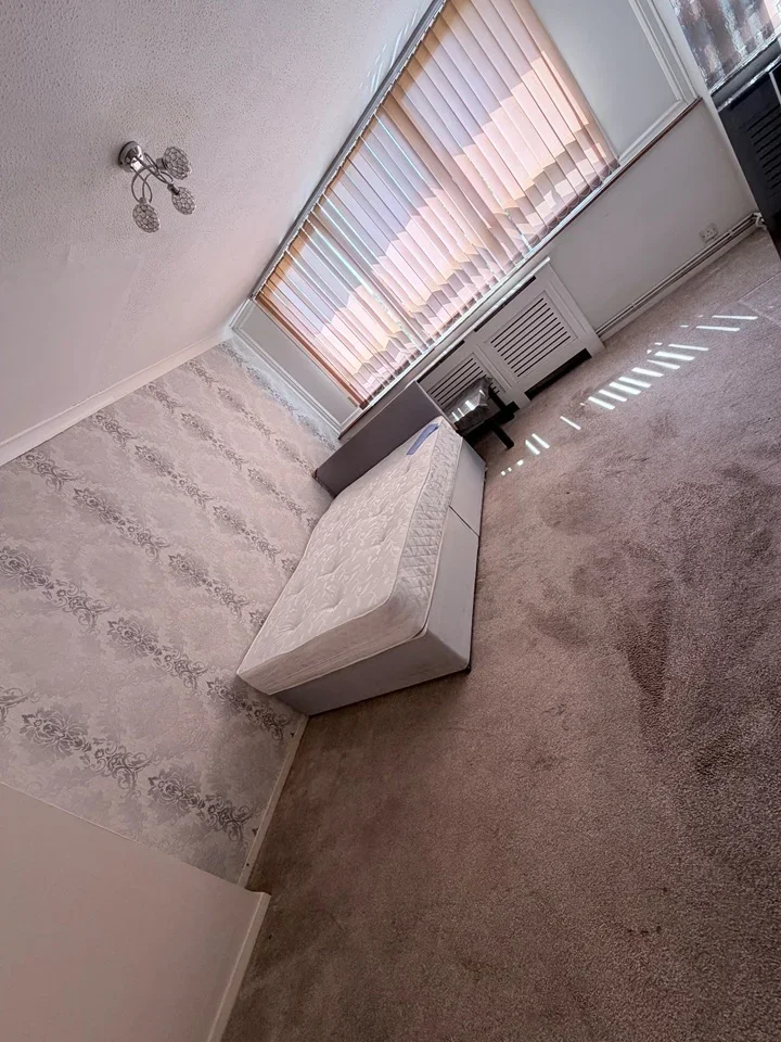 Room Tawney Road in Greater London
