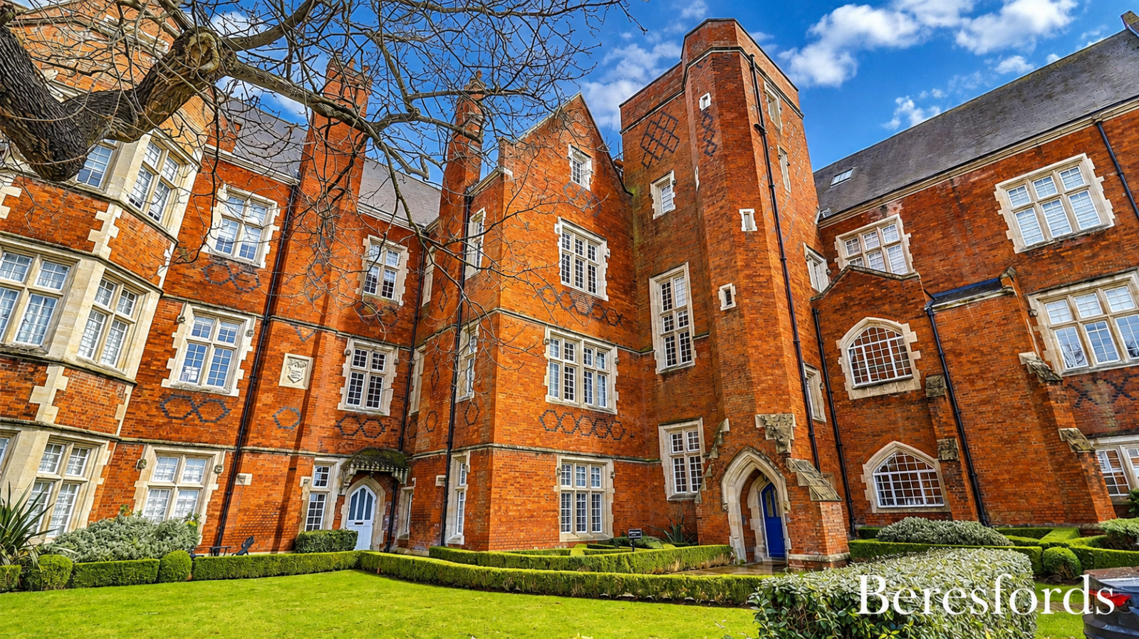 Flat Pastoral Way in Brentwood