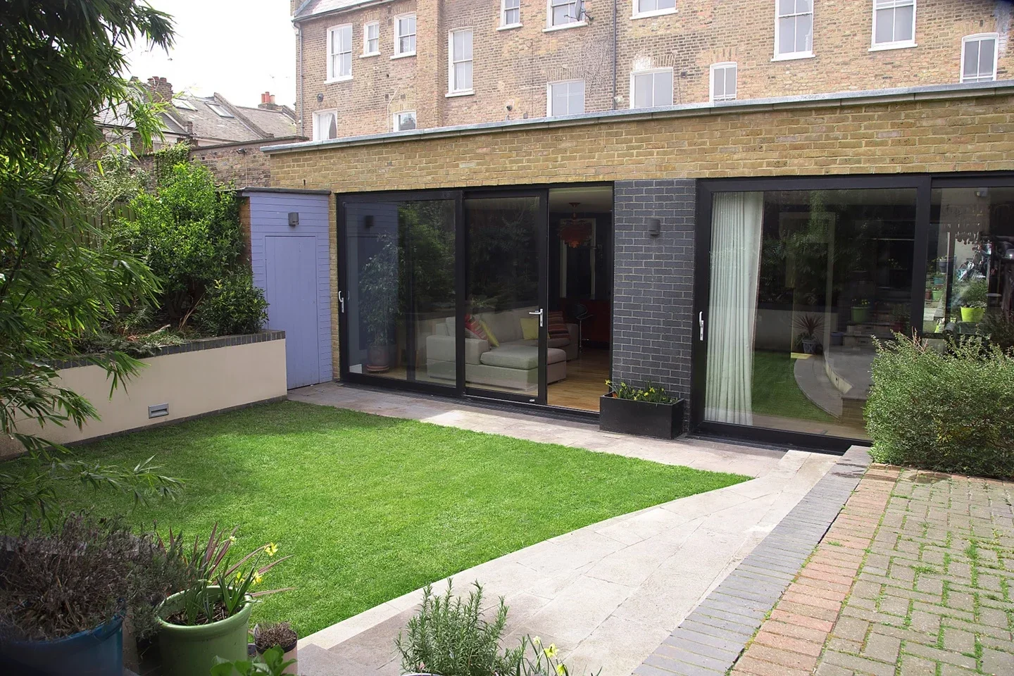 Flat Drayton Park in Greater London