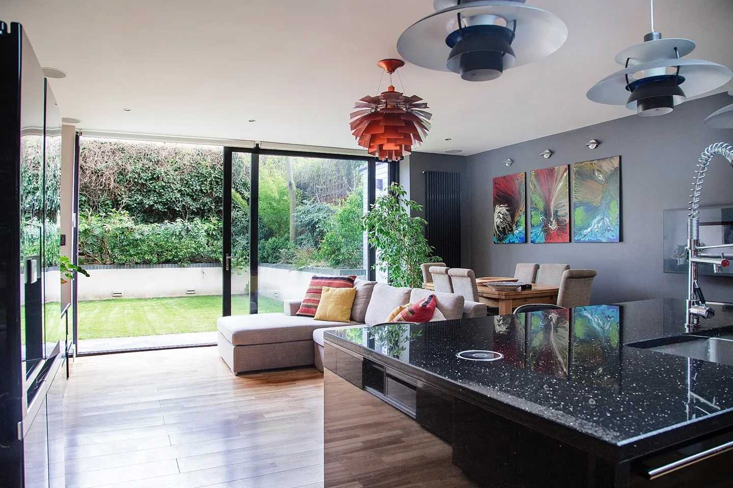 Flat Drayton Park in Greater London