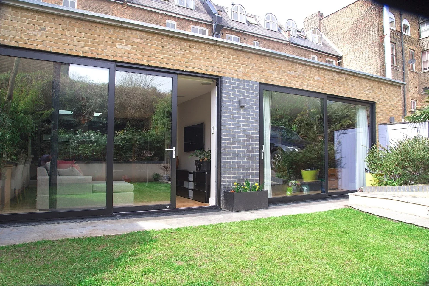 Flat Drayton Park in Greater London