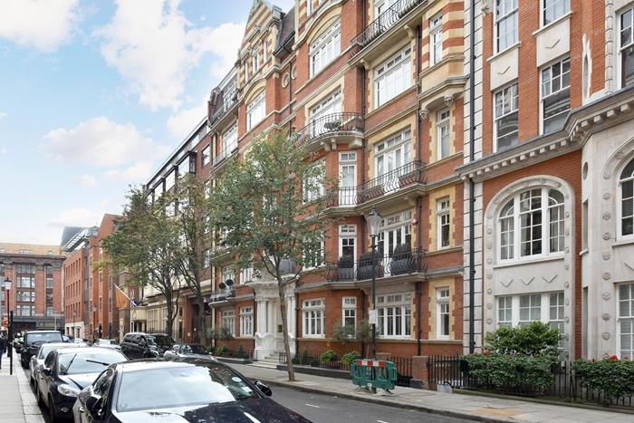 Flat Basil Street in London