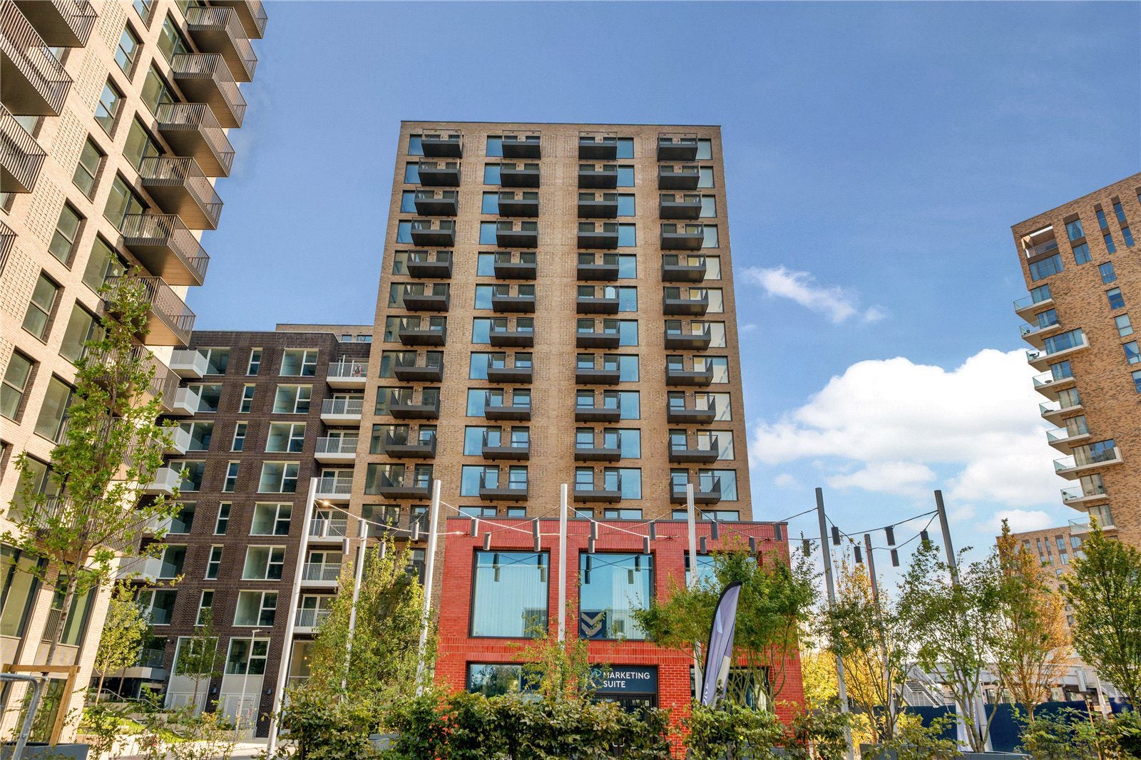 Flat Henley Cross in Greater London