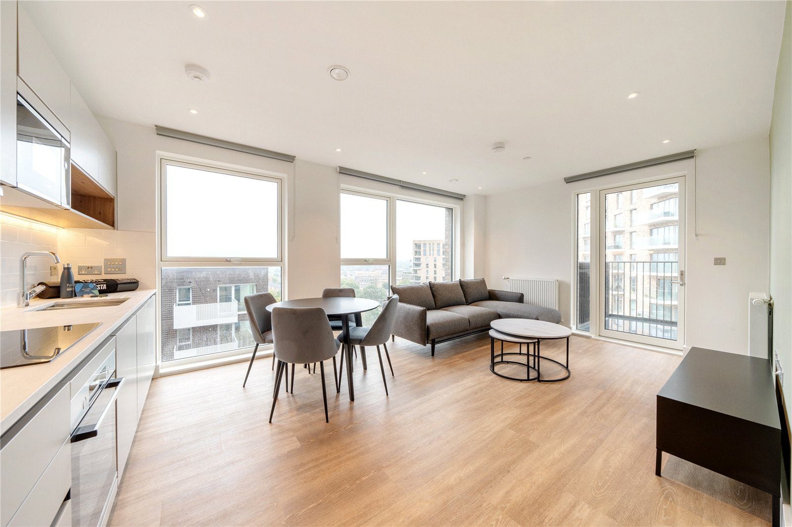 Flat Henley Cross in Greater London