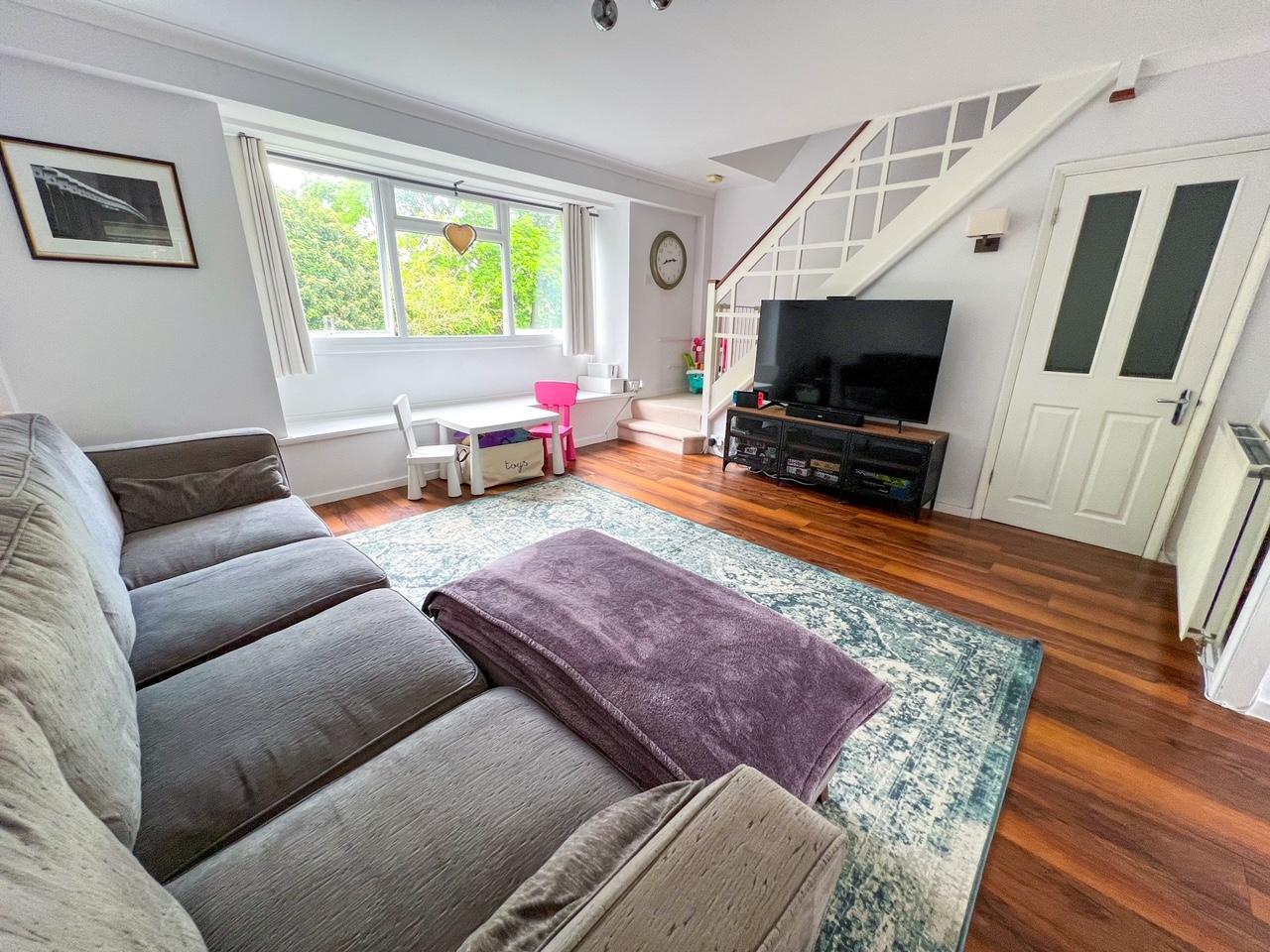 Flat Mountwood in Elmbridge