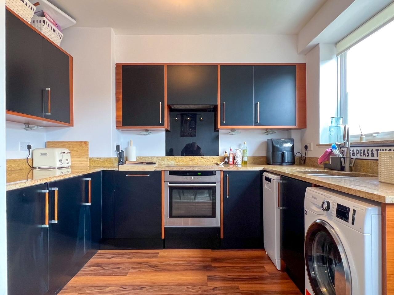 Flat Mountwood in Elmbridge