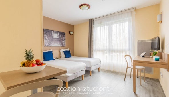 Flat Route de Port-Royal-des-Champs in Magny-les-Hameaux