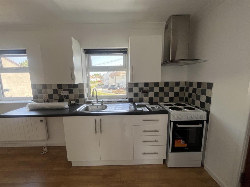 Flat Larkhill Road in Vale of White Horse