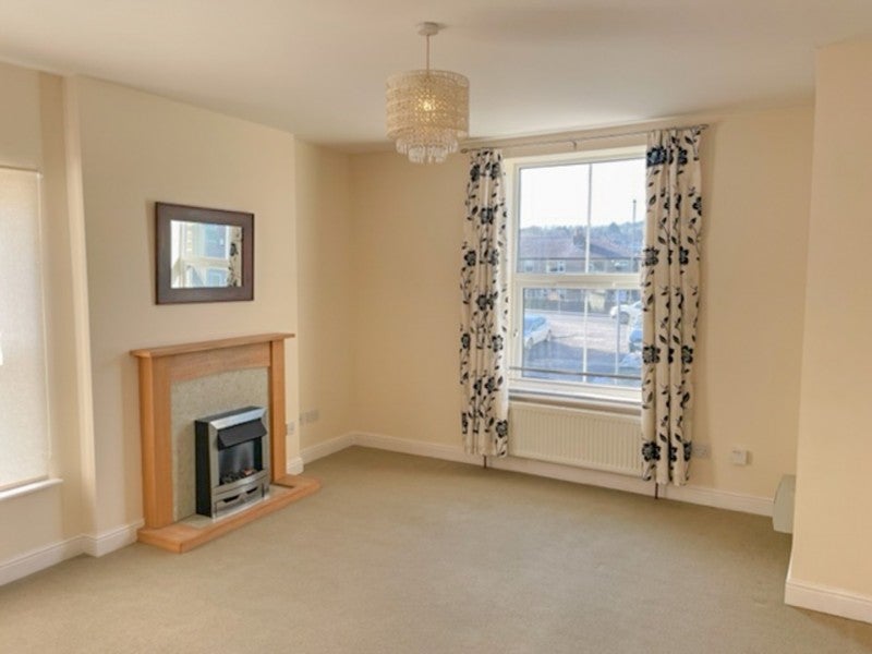 Flat Newby Drive in Crosshills