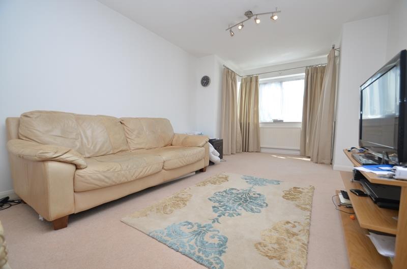 Flat Regency Drive in Greater London