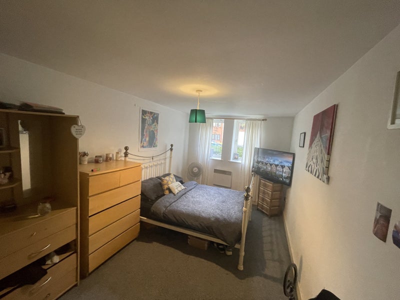 Room Alness Road in Manchester