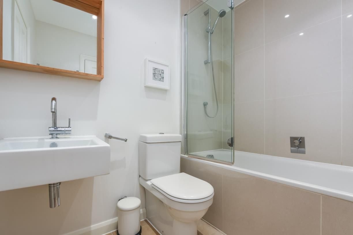 Flat Cornwall Gardens in Greater London