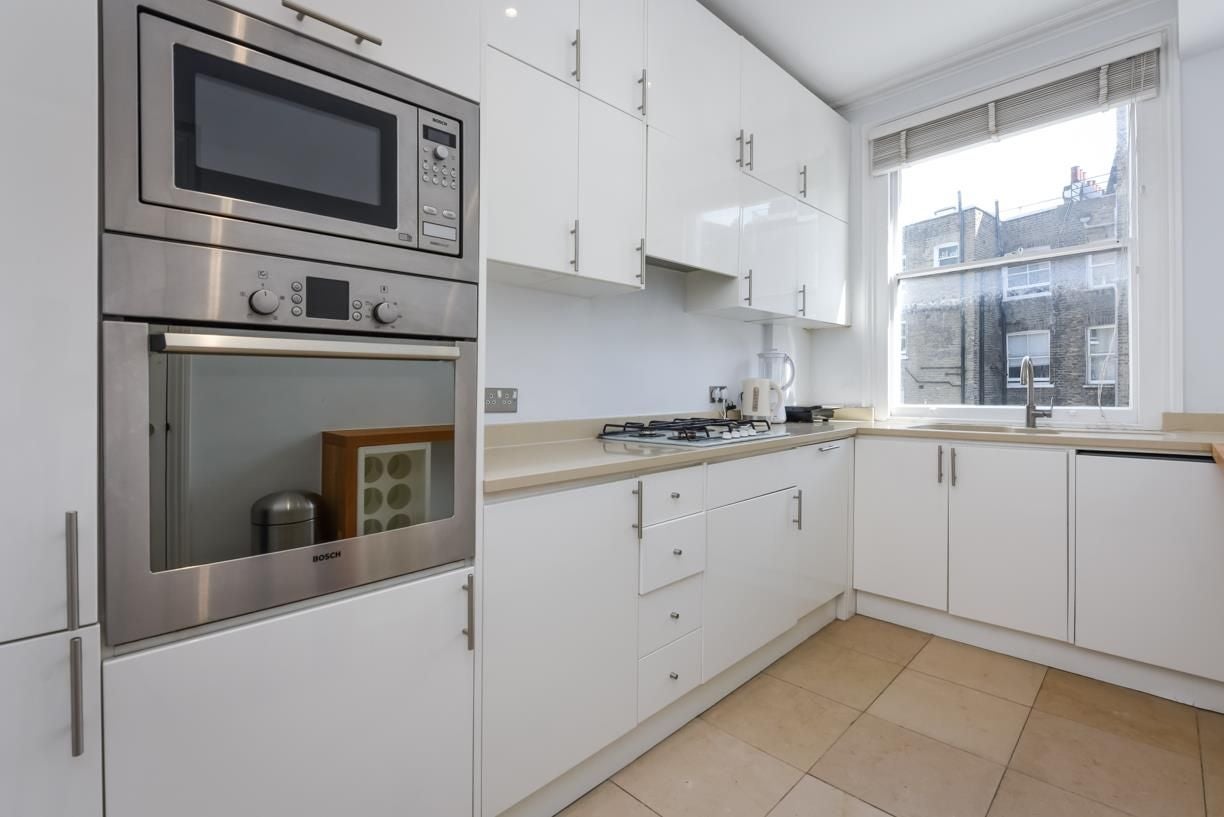 Flat Cornwall Gardens in Greater London