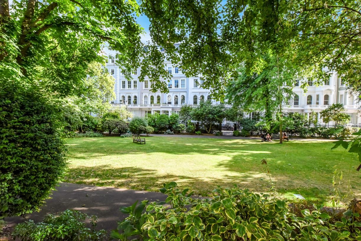 Flat Cornwall Gardens in Greater London