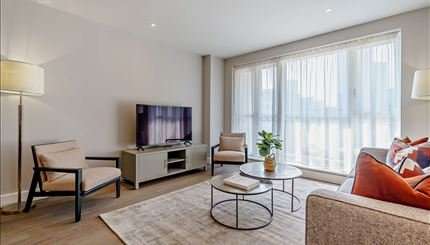 Flat Westferry Circus in Greater London