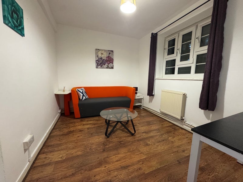 Room Shandy Street in Greater London