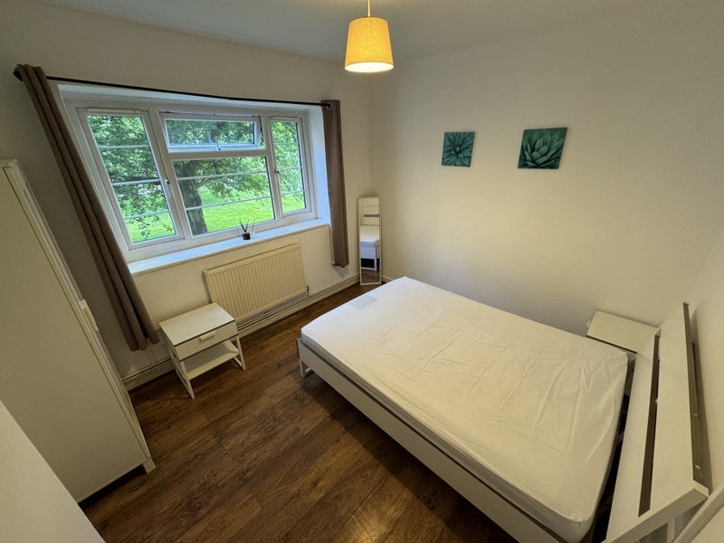 Room Shandy Street in Greater London
