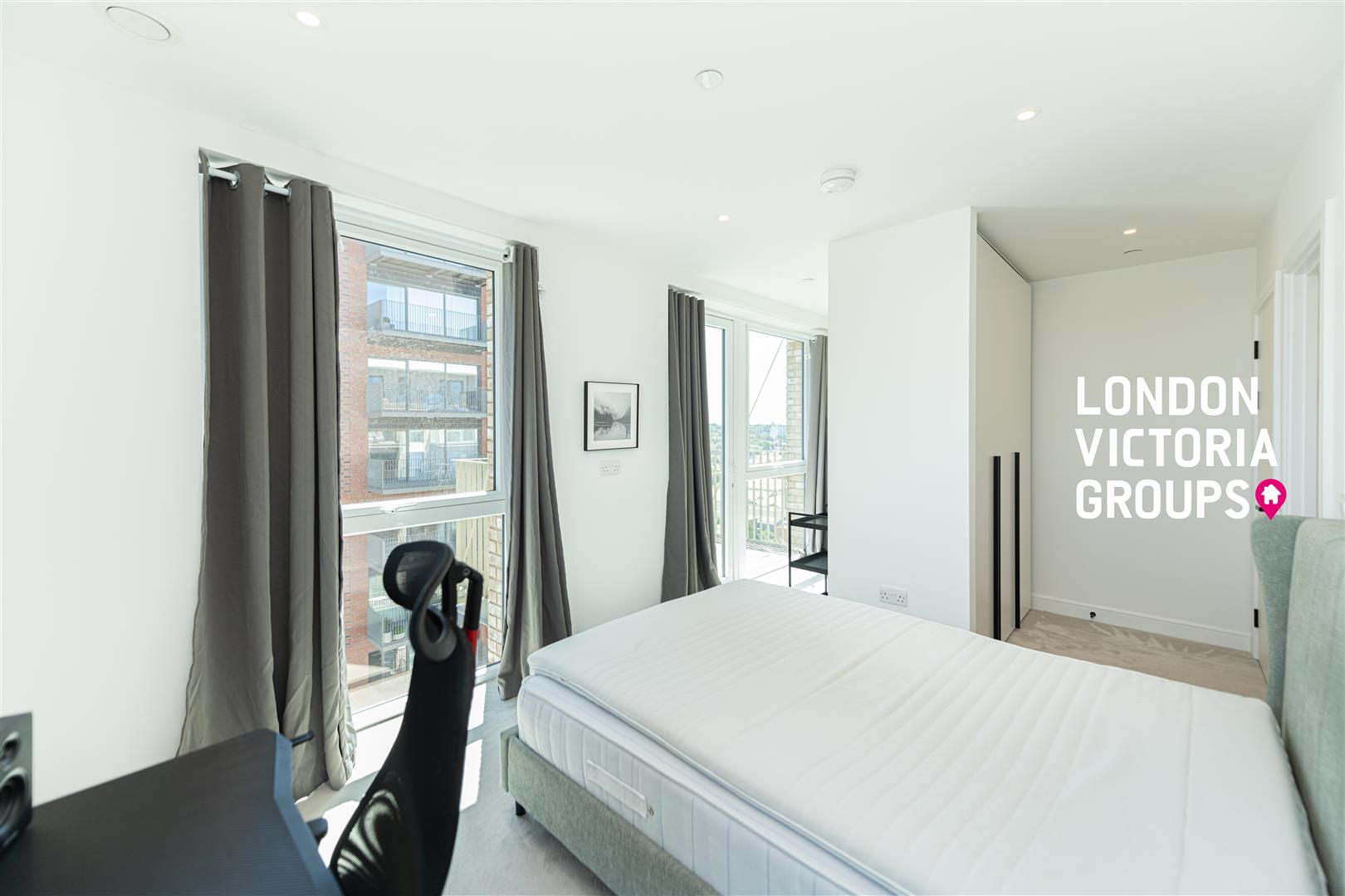 Flat Abbeydale Road in Greater London
