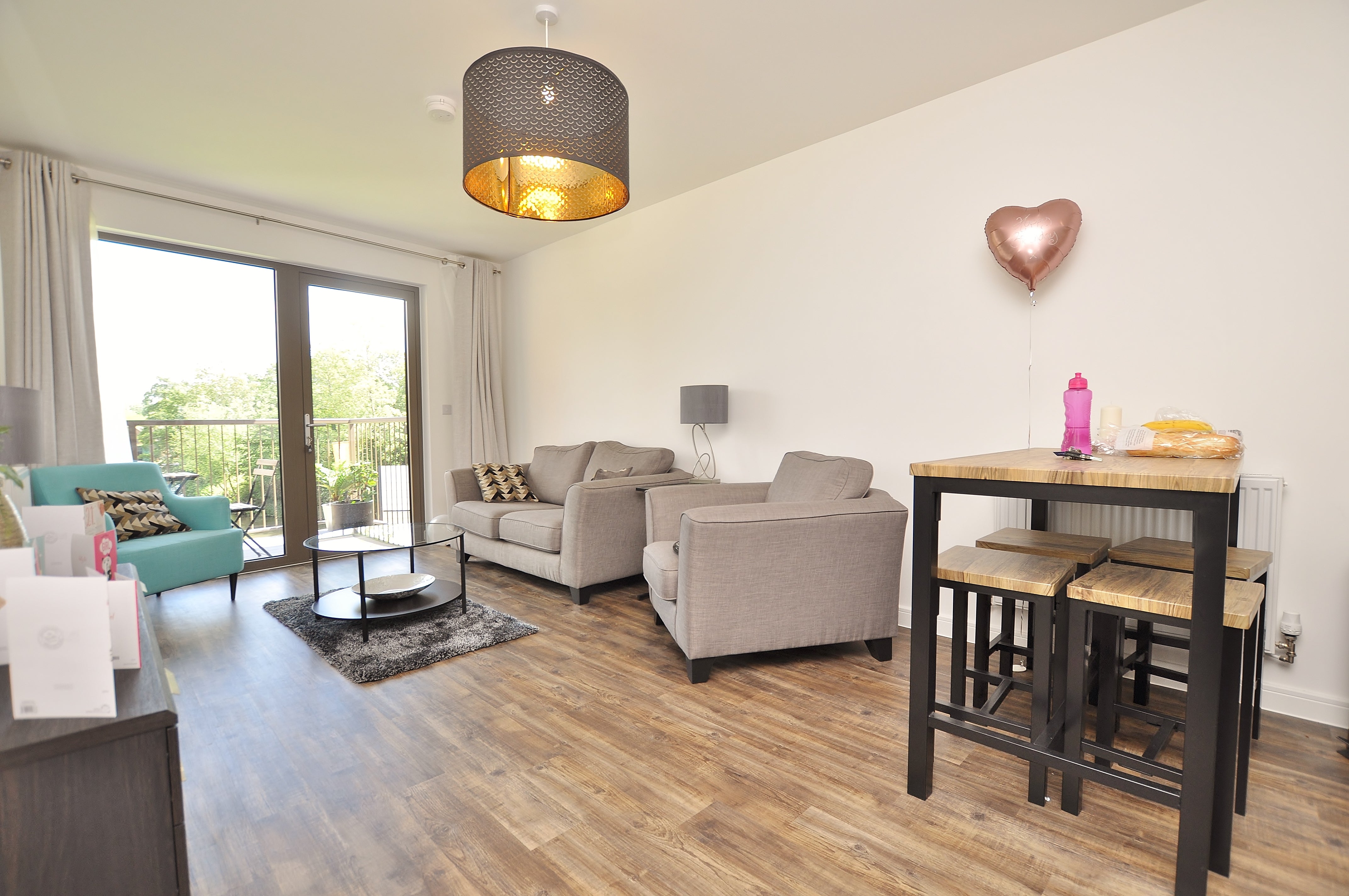 Flat Walnut Tree Close in Guildford