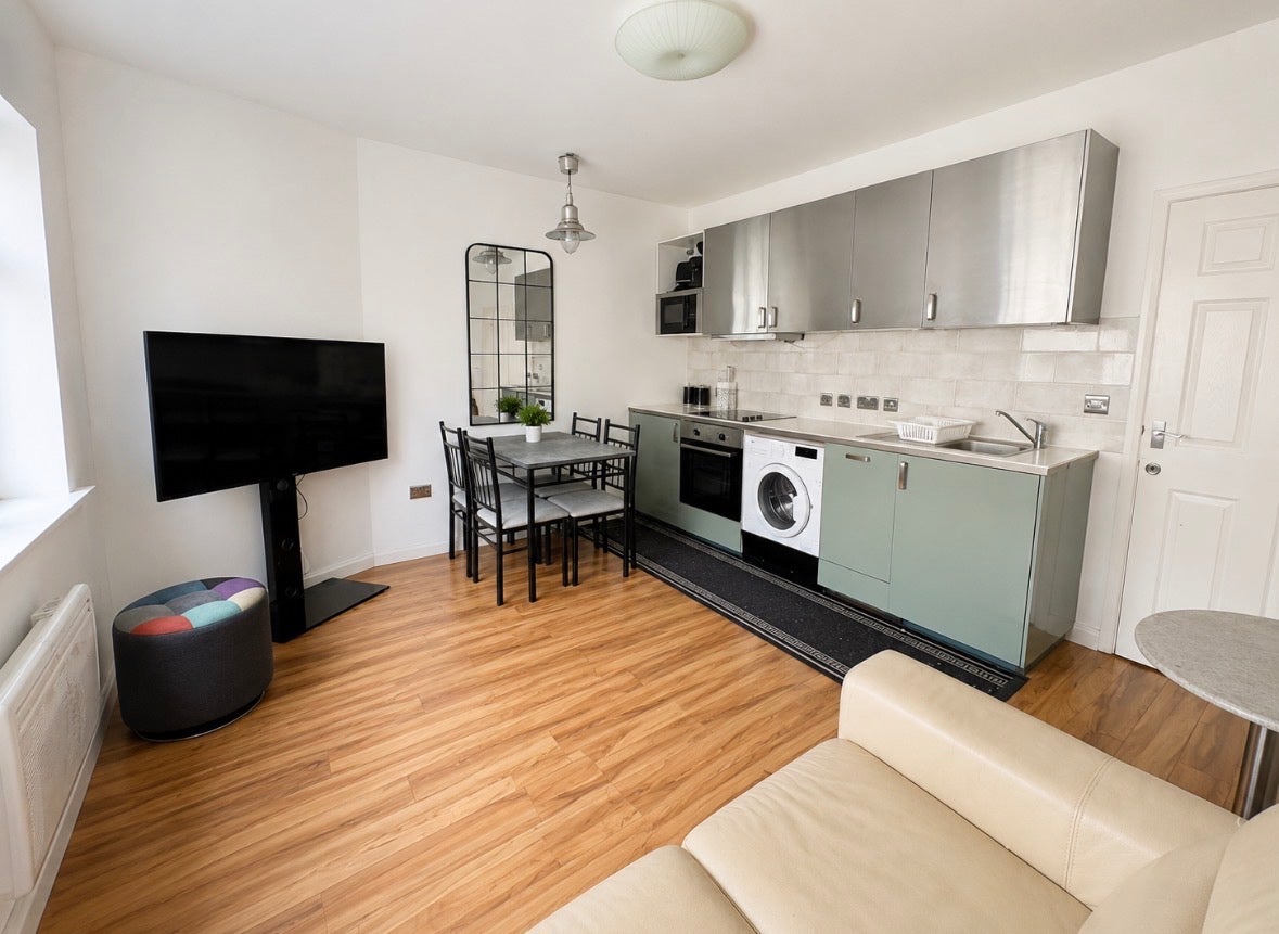 Flat Radnor Street in Swindon