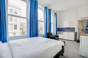 Room Castletown Road in Greater London