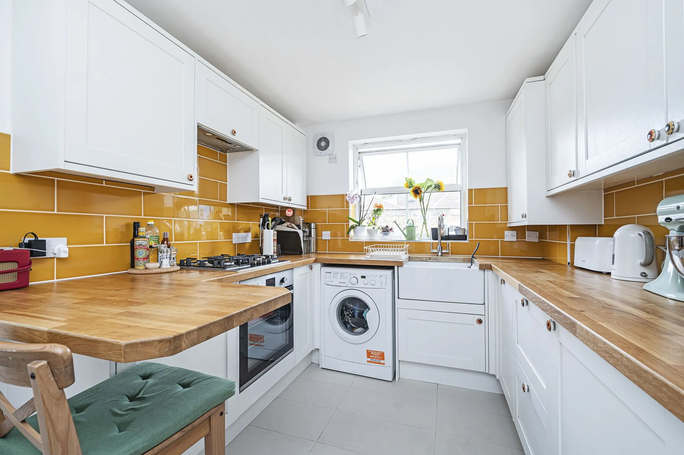 Flat Seddon Street in Greater London