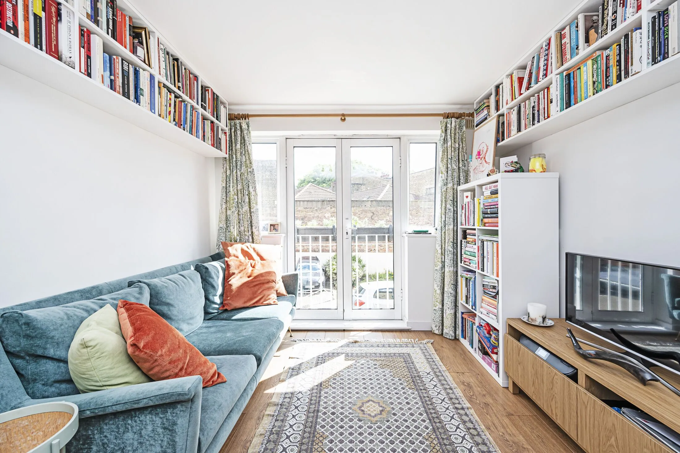 Flat Seddon Street in Greater London