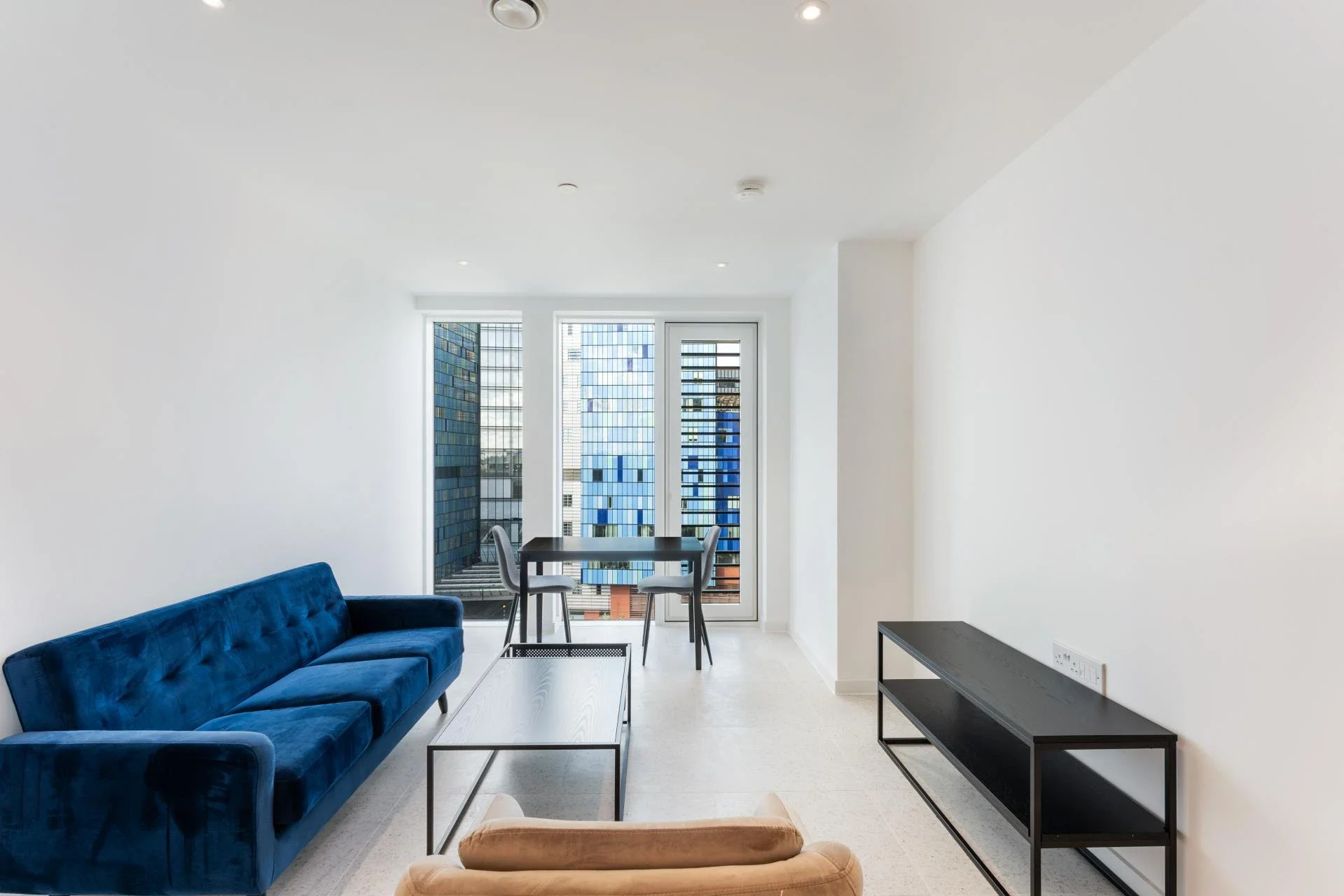 Flat Commercial Road in Greater London