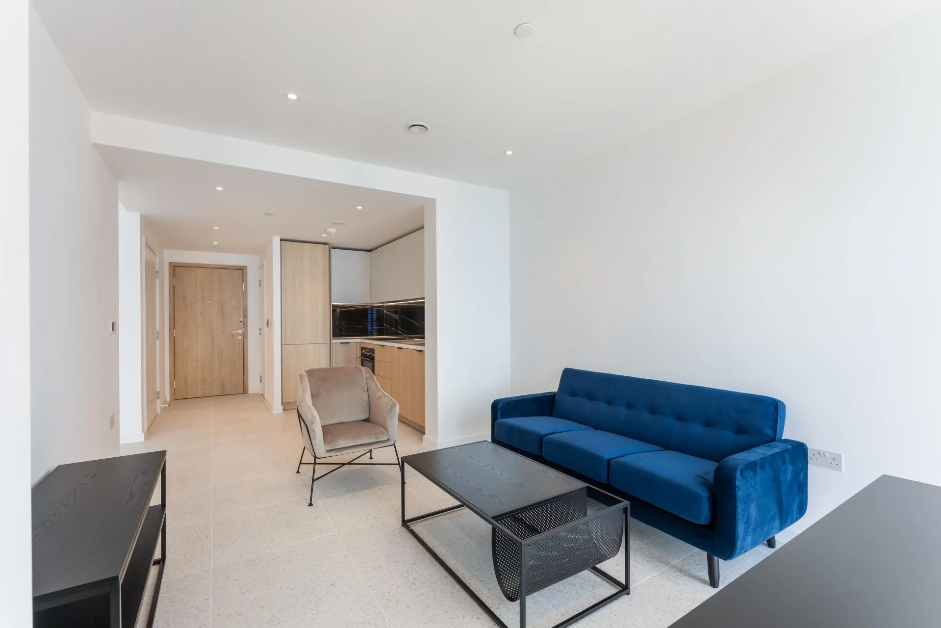 Flat Commercial Road in Greater London
