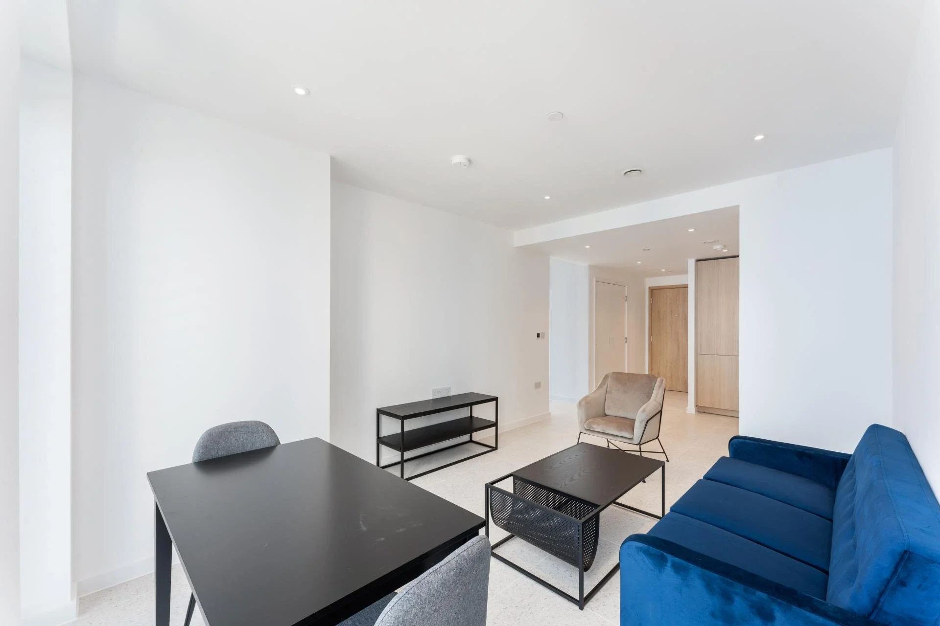 Flat Commercial Road in Greater London