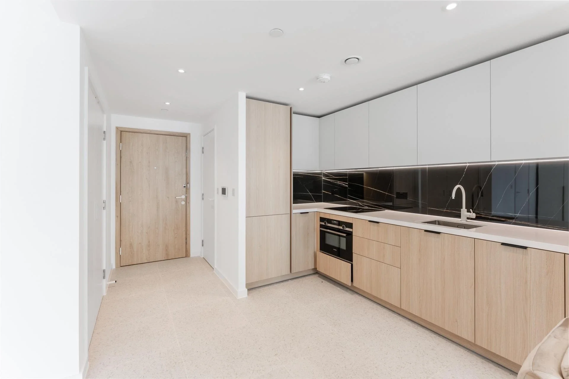 Flat Commercial Road in Greater London
