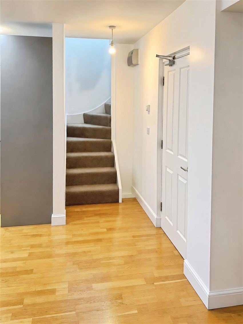 Flat King George's Avenue in Watford