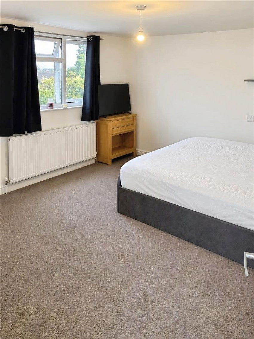 Flat King George's Avenue in Watford