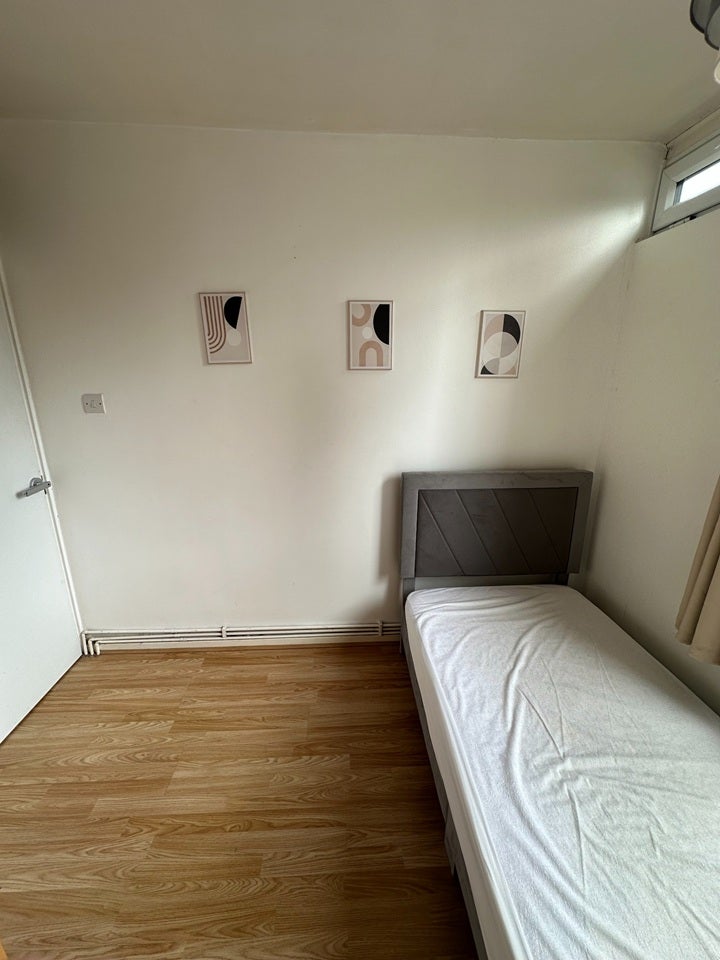 Room Cable Street in Greater London