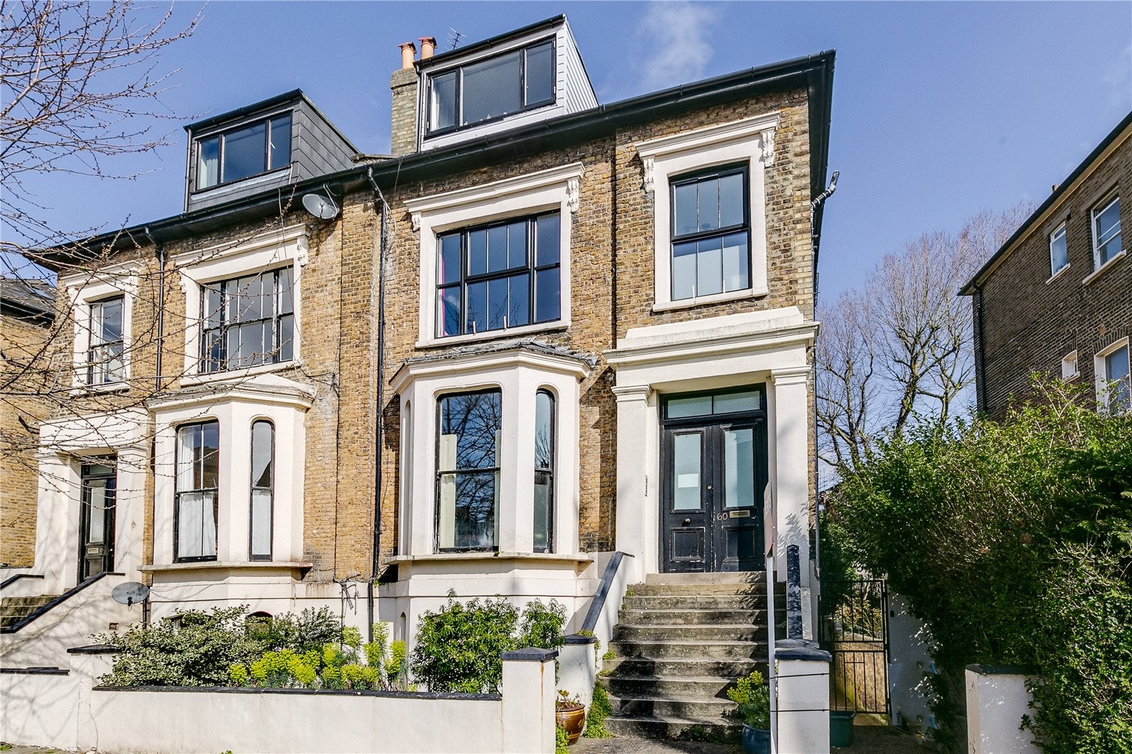 Flat Pemberton Gardens in Greater London