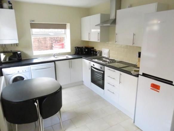 Room Mallow Road in Liverpool