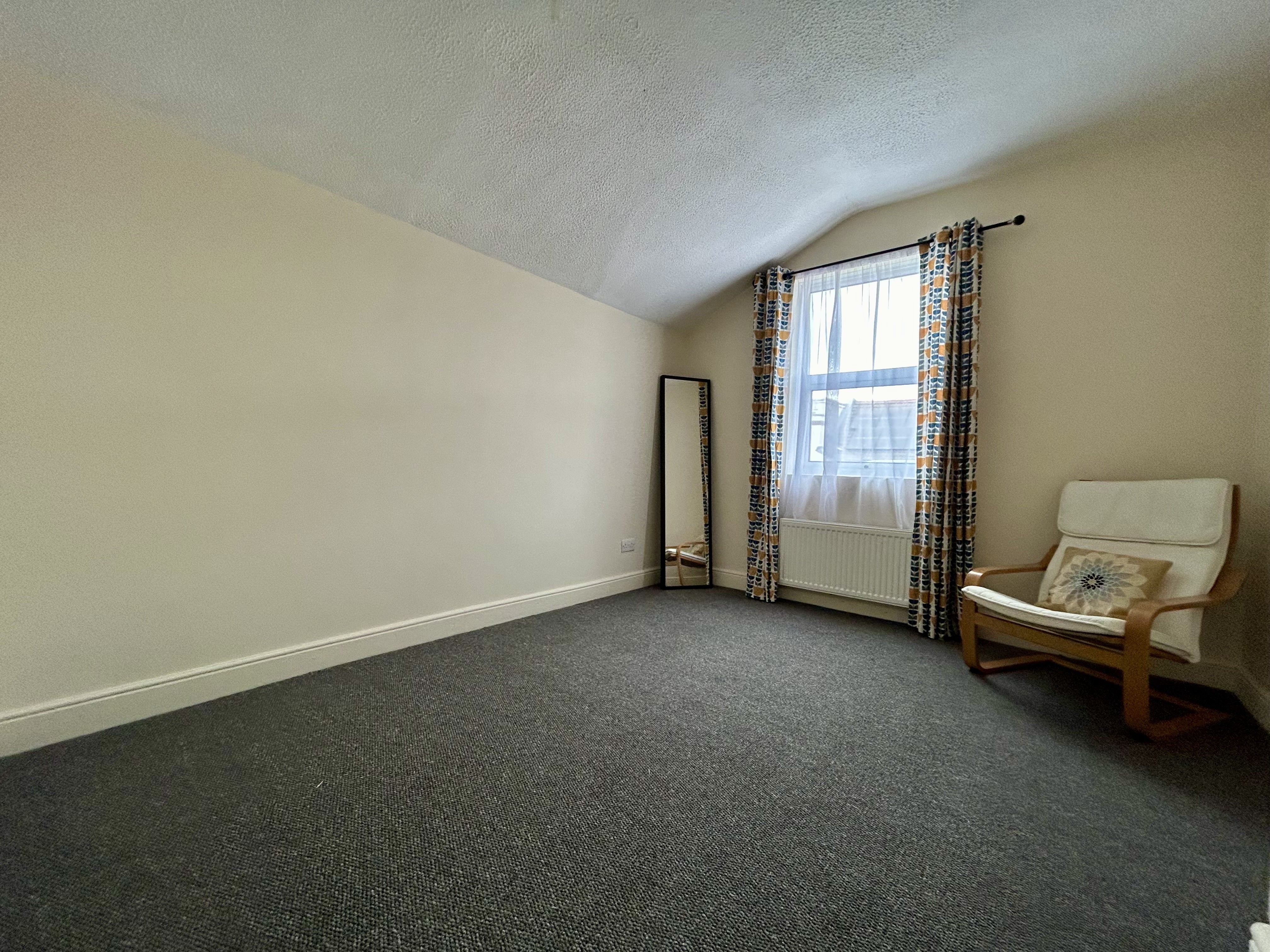 Flat Sturdon Road in Bristol