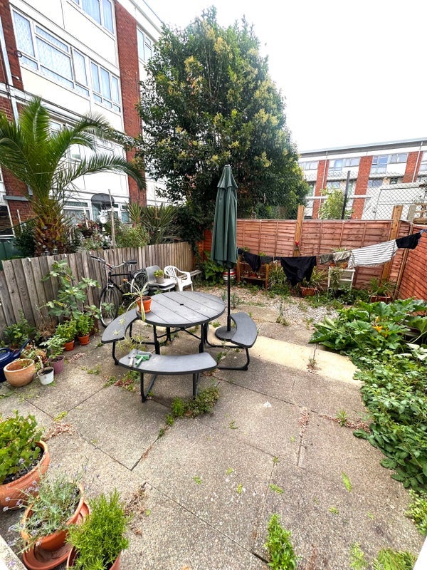 Room Robsart Street in Greater London
