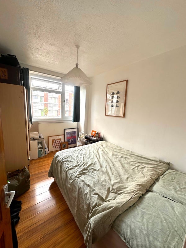 Room Robsart Street in Greater London