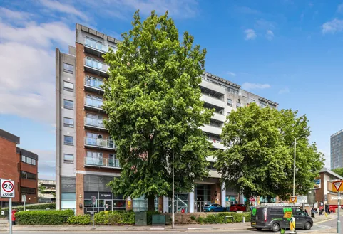 Flat Upton Road in Watford