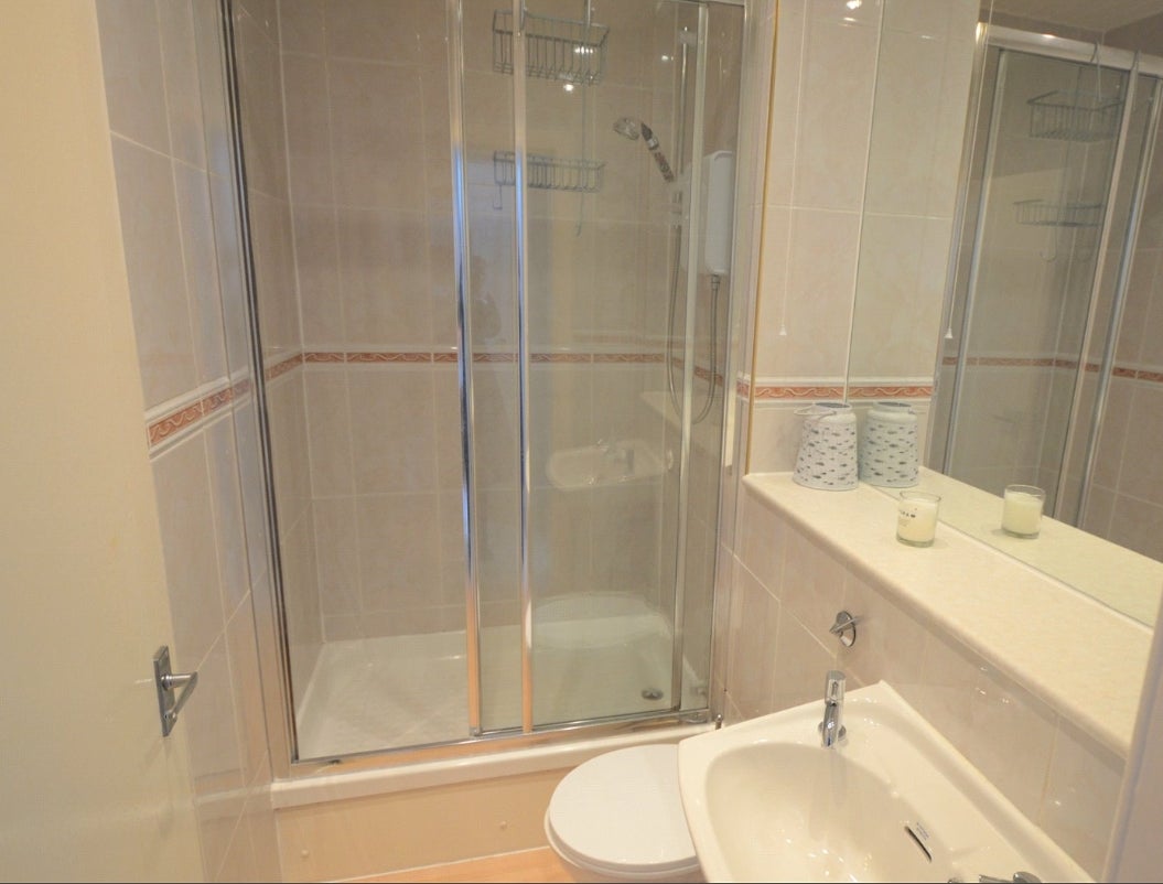 Flat Dalmeny Street in City of Edinburgh
