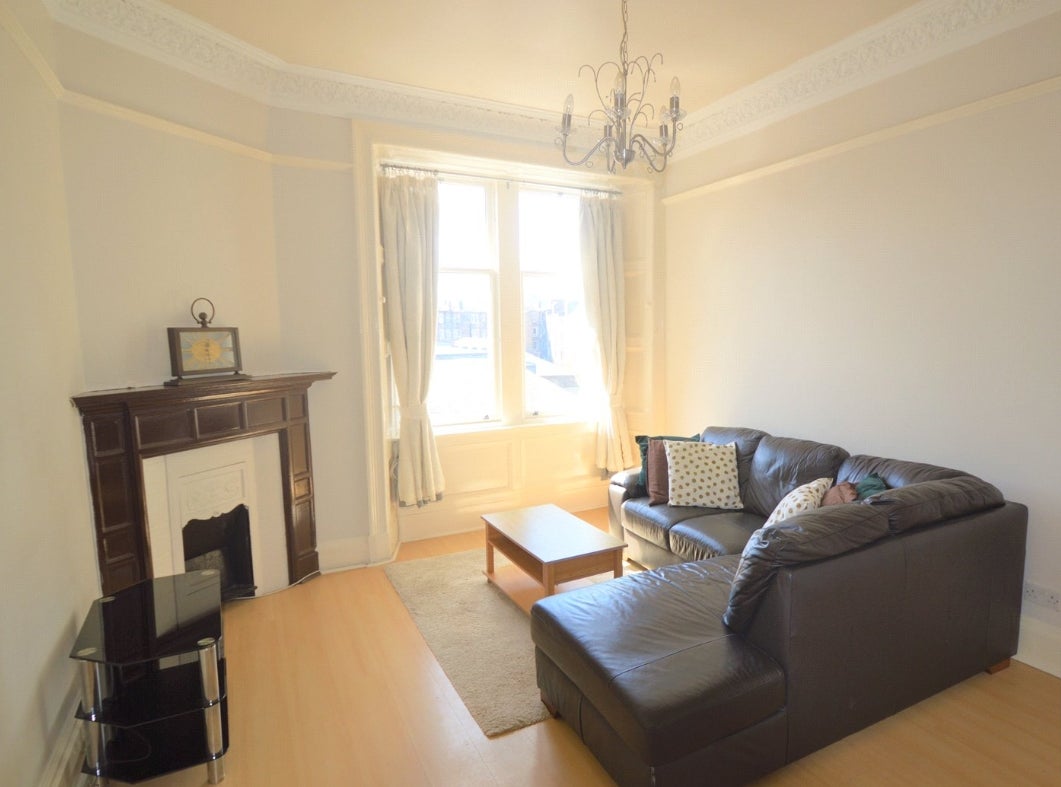 Flat Dalmeny Street in City of Edinburgh