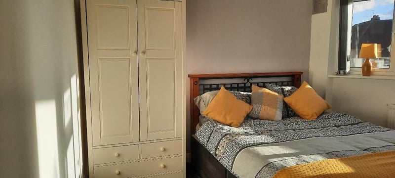 Room St. George's Crescent in Slough