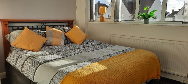 Room St. George's Crescent in Slough