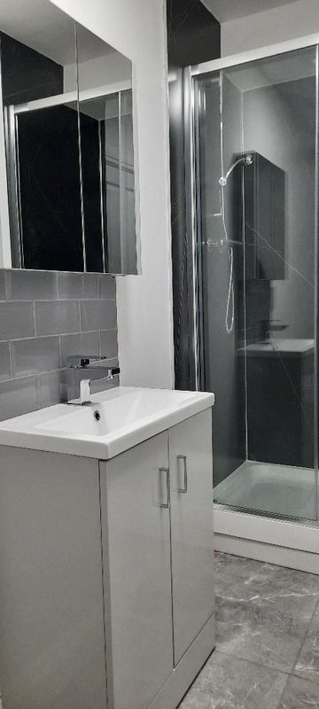 Room St. George's Crescent in Slough