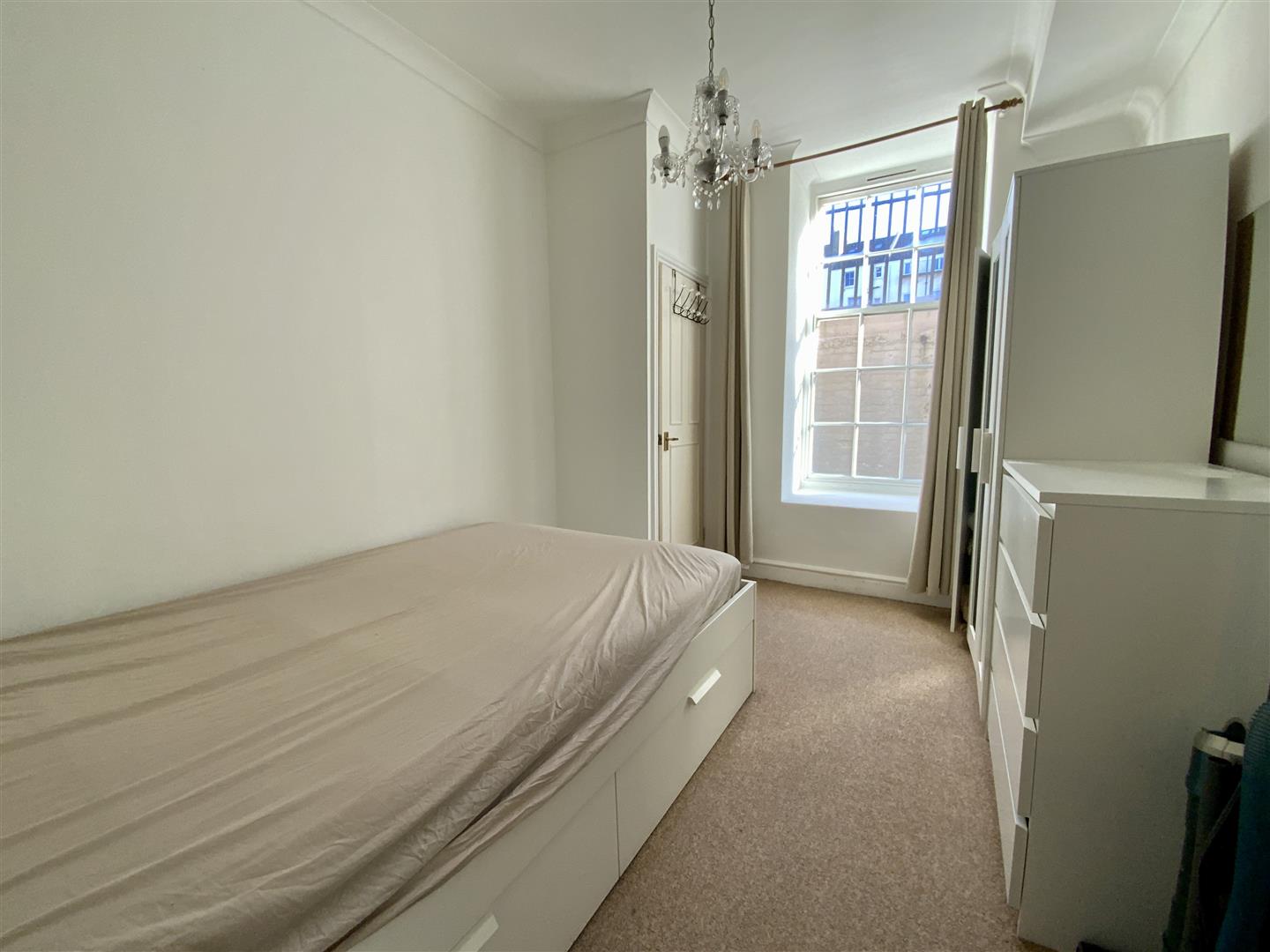 Flat Rochester Gardens in Hove