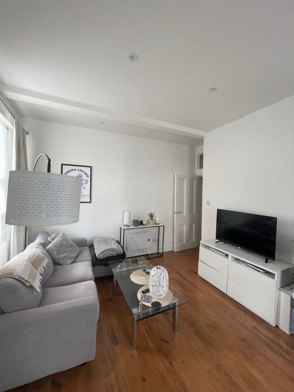 Flat Campden Hill Road in Greater London